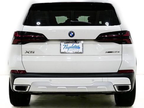 Used 2024 BMW X5 xDrive50e AWD/4WD image 8