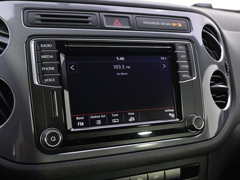 Used 2018 Volkswagen Tiguan Limited w/ Premium Package AWD/4WD image 28