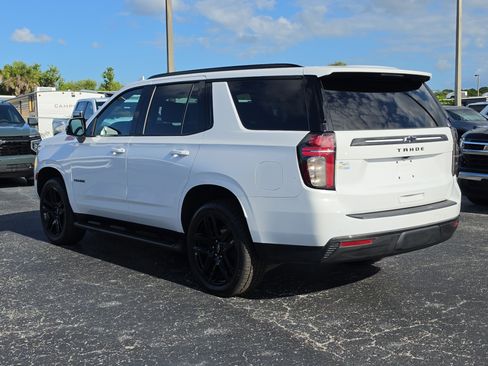 Certified 2022 Chevrolet Tahoe Z71 w/ Luxury Package AWD/4WD image 3