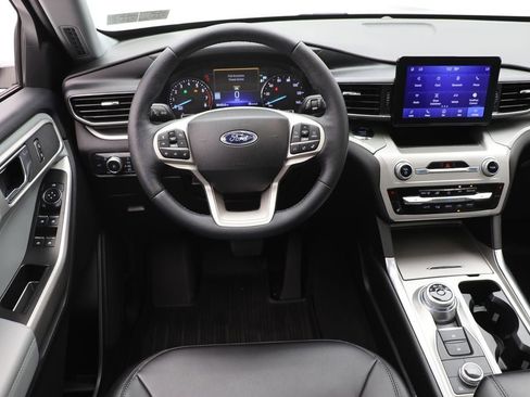 Used 2022 Ford Explorer XLT w/ Equipment Group 202A image 14