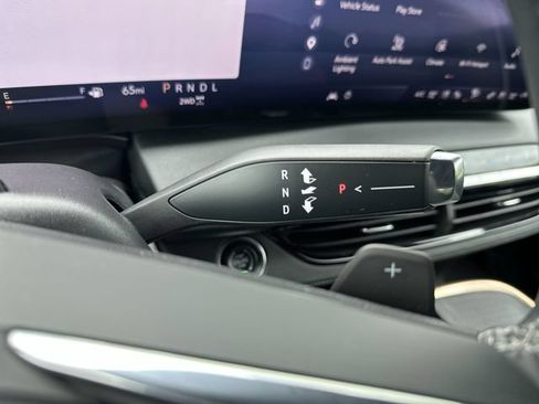 Used 2025 Buick Enclave Avenir AWD/4WD image 23