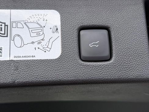 Certified 2020 Ford Escape Titanium w/ Titanium Premium Package 2.0 image 9