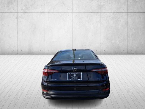 Used 2023 Volkswagen Jetta SE w/ Panoramic Sunroof Package image 6