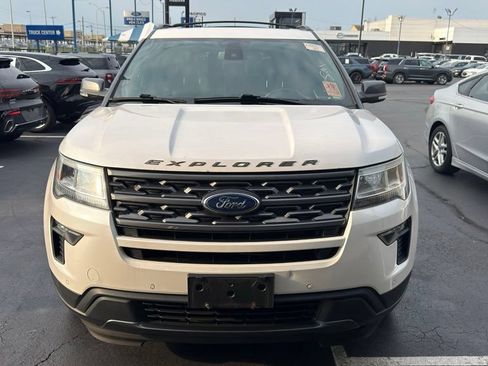 Used 2018 Ford Explorer XLT w/ Equipment Group 202A AWD/4WD image 3