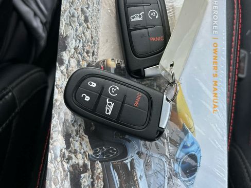 Used 2023 Jeep Cherokee Trailhawk w/ Sun & Sound Group AWD/4WD image 23