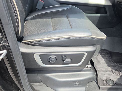 Used 2019 RAM 1500 Laramie AWD/4WD image 18