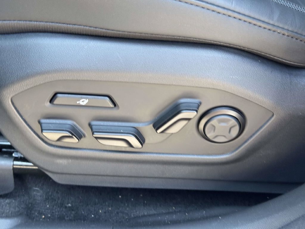 Used 2025 Hyundai Santa Fe Calligraphy AWD/4WD image 16