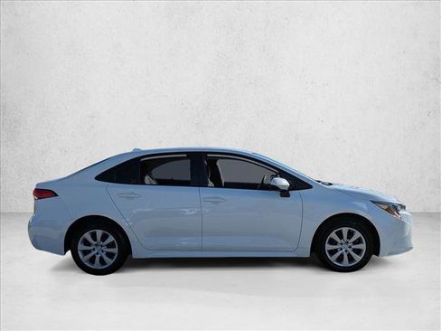 Certified 2022 Toyota Corolla LE image 4