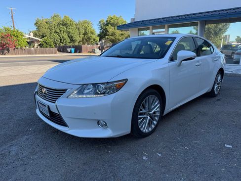 Used 2013 Lexus ES 350 w/ Luxury Pkg FWD image 4