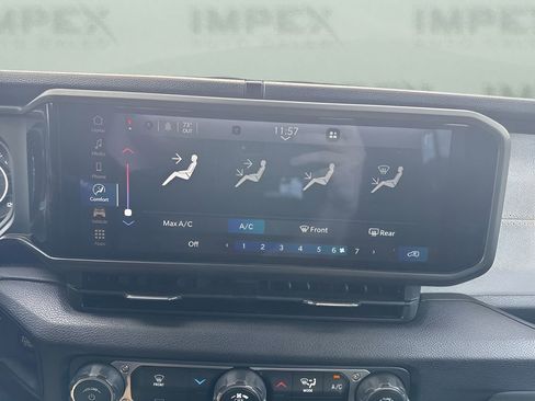 Used 2025 Jeep Wrangler Unlimited Sport AWD/4WD image 19