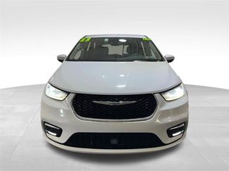 Used 2023 Chrysler Pacifica Touring-L FWD video 2