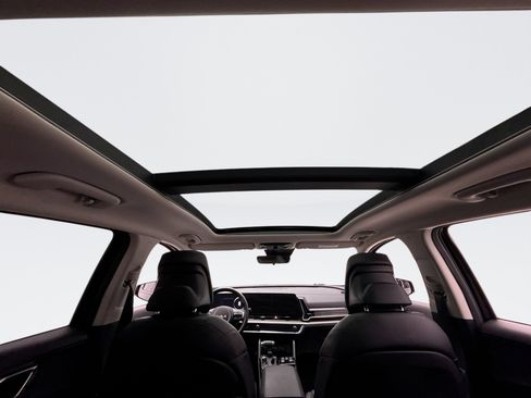 Used 2025 Kia Sportage SX image 18