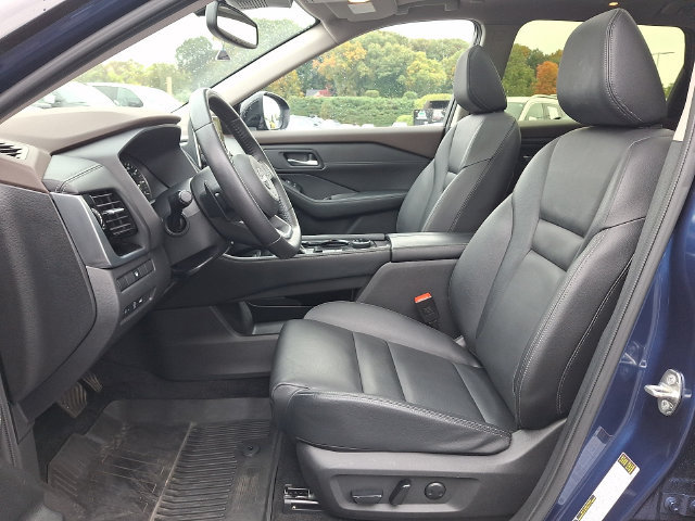 Used 2023 Nissan Rogue SL AWD/4WD image 2