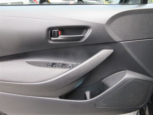 Used 2025 Toyota Corolla LE FWD image 10