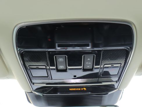 Used 2023 Land Rover Range Rover Long Wheelbase Autobiography image 28