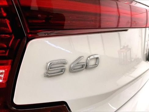 Used 2020 Volvo S60 T6 Momentum AWD/4WD image 13