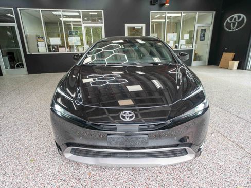Used 2024 Toyota Prius XLE FWD image 6