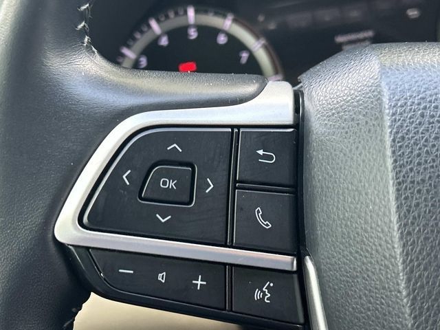 Used 2023 Toyota Highlander XLE AWD/4WD image 31