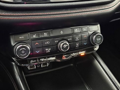 Used 2024 Dodge Durango GT image 32