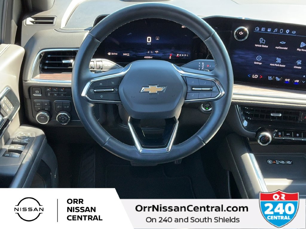 Used 2025 Chevrolet Tahoe Premier AWD/4WD image 16