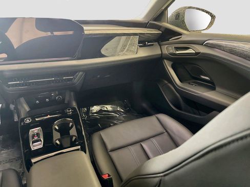 Used 2025 Audi A6 e-tron Premium Plus w/ Premium Plus RWD image 23