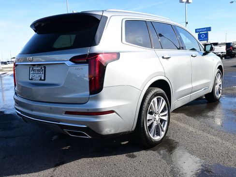 Used 2025 Cadillac XT6 Premium Luxury image 6