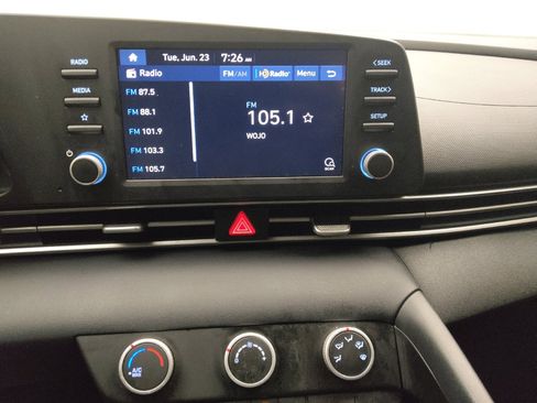 Used 2022 Hyundai Elantra SE FWD image 25