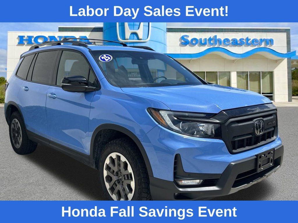 Used 2025 Honda Passport TrailSport image 3