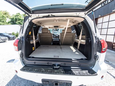 Used 2014 Toyota Sequoia Platinum AWD/4WD image 39