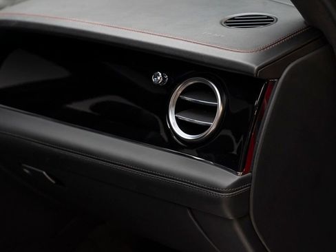 Used 2019 Bentley Bentayga V8 image 52