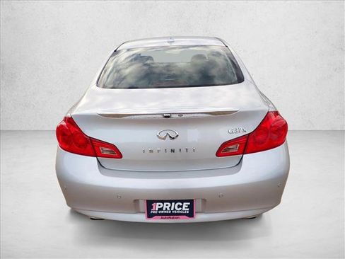 Used 2011 INFINITI G37 x w/ Premium Pkg image 3
