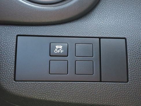 Used 2014 MAZDA MAZDA2 Sport FWD image 23