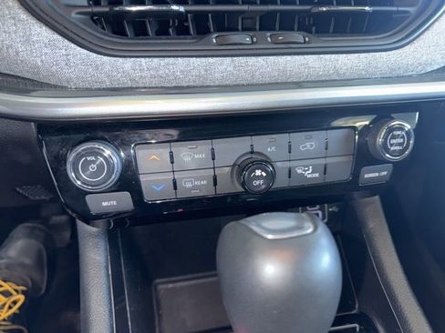 Certified 2024 Jeep Compass Latitude image 19