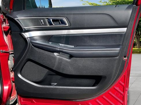 Used 2017 Ford Explorer XLT w/ Equipment Group 202A image 26