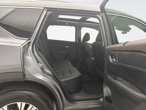 Used 2023 Nissan Rogue SV w/ SV Premium B Package AWD/4WD image 18