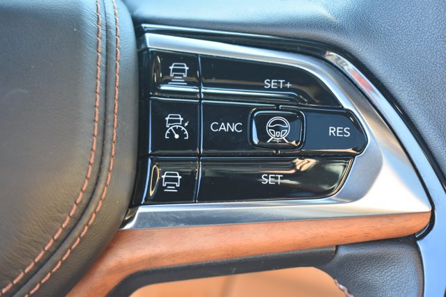 Used 2023 Jeep Grand Cherokee Summit AWD/4WD image 23