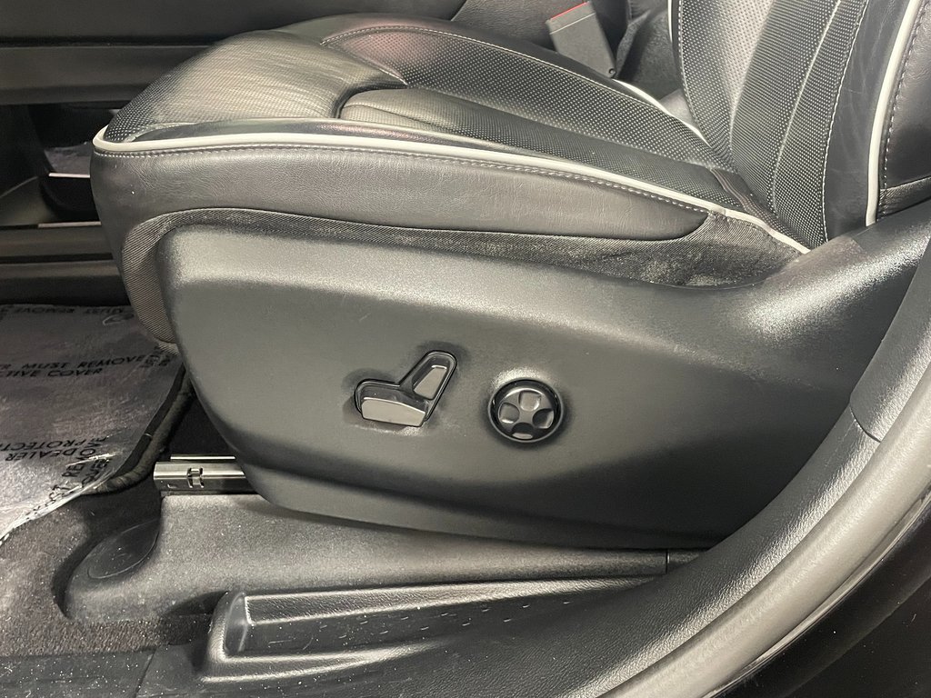 Used 2024 Chrysler Pacifica Limited w/ S Appearance Package FWD image 26