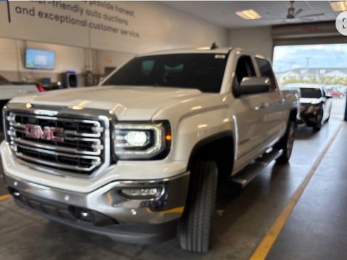 Used 2018 GMC Sierra 1500 SLT w/ Enhanced Driver Alert Package RWD image 3