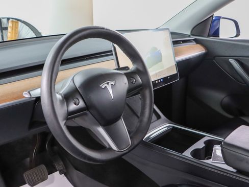 Used 2022 Tesla Model Y Long Range image 20