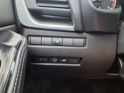 Used 2025 Nissan Rogue SV FWD image 31