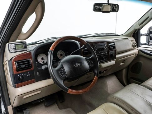 Used 2006 Ford F250 Lariat image 3