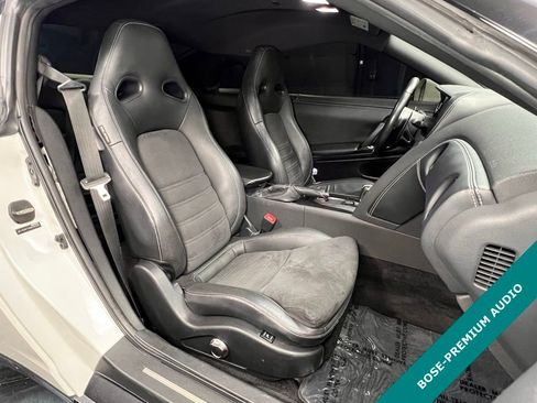 Used 2016 Nissan GT-R Premium image 4