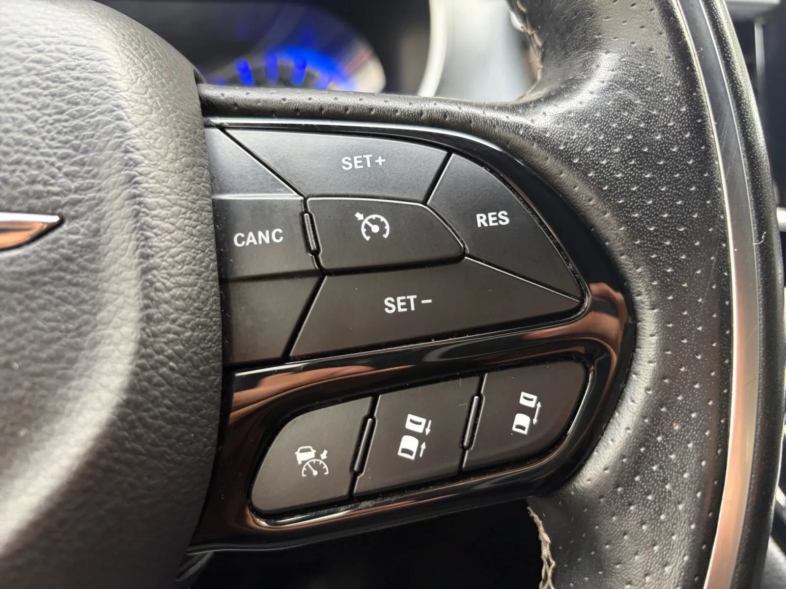 Used 2019 Chrysler Pacifica Limited w/ Advanced Safetytec Group FWD image 33