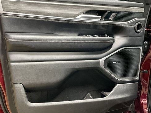 Used 2024 Jeep Wagoneer Series II image 12