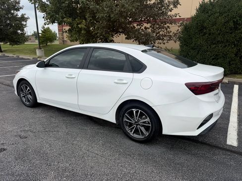 Used 2023 Kia Forte LXS FWD image 3