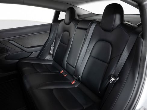 Used 2018 Tesla Model 3 Long Range image 17