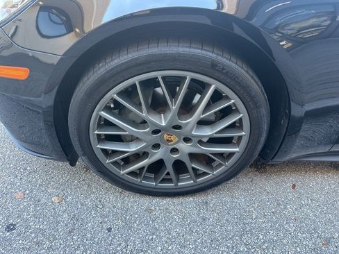 Used 2018 Porsche Panamera 4S image 17