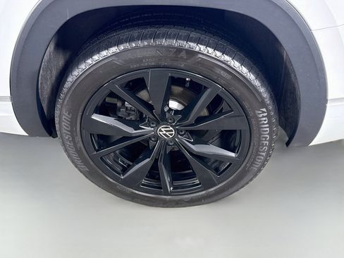 Used 2024 Volkswagen Atlas SEL Premium R-Line AWD/4WD image 31