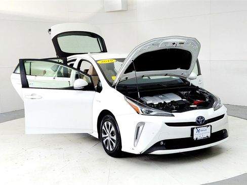Certified 2019 Toyota Prius XLE image 9
