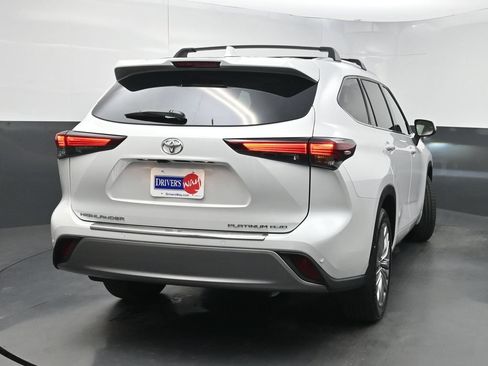 Used 2024 Toyota Highlander Platinum AWD/4WD image 43